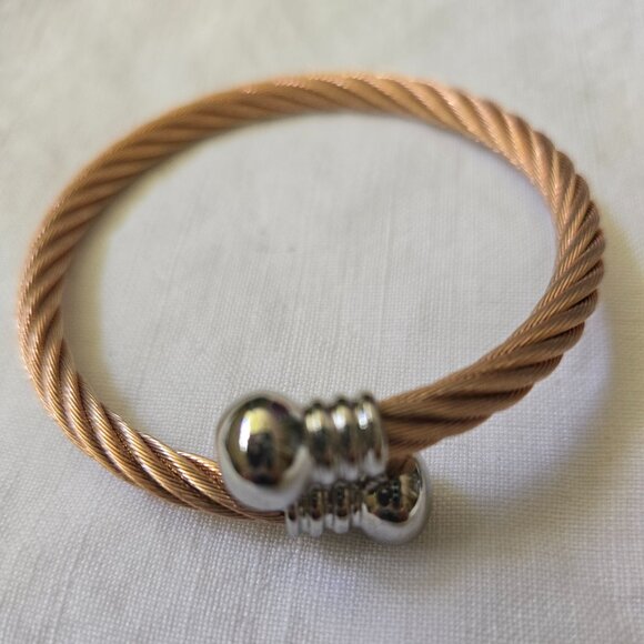 SET OF TWO (2) CABLE BRACELETS - Picture 2 of 3